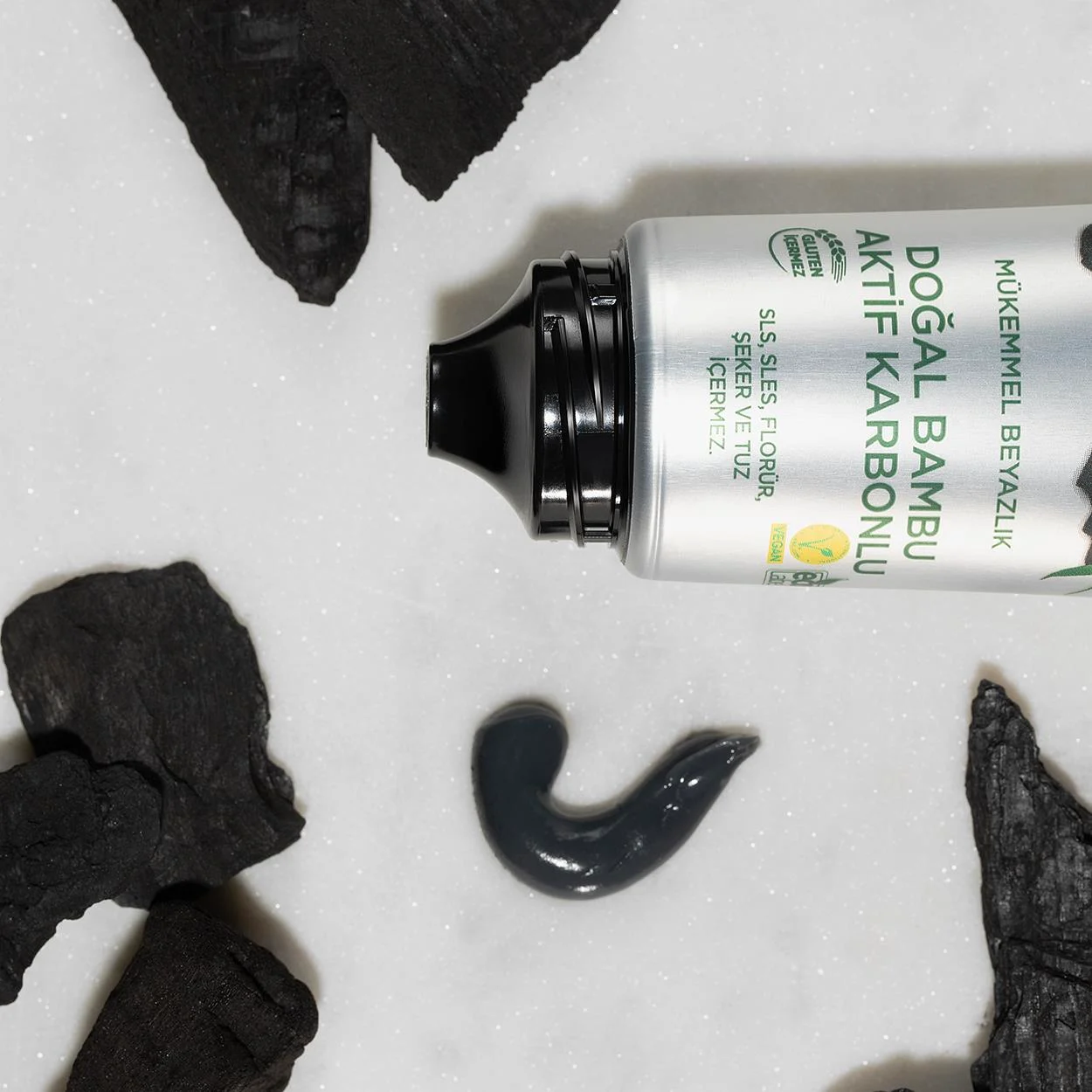 بافت و بسته‌بندی خمیر دندان Eyup Sabri مدل Bamboo Charcoal