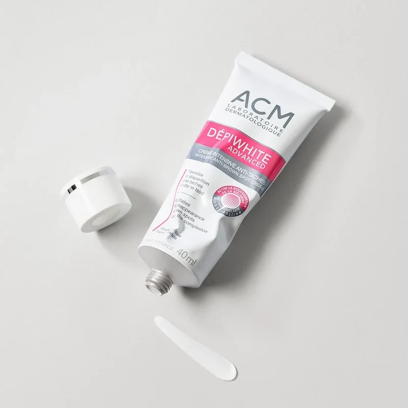 کرم ضد لک دپی وایت ای سی ام ACM مدل Depiwhite Advanced حجم ۴۰ میل - نمای جلو تیوپ