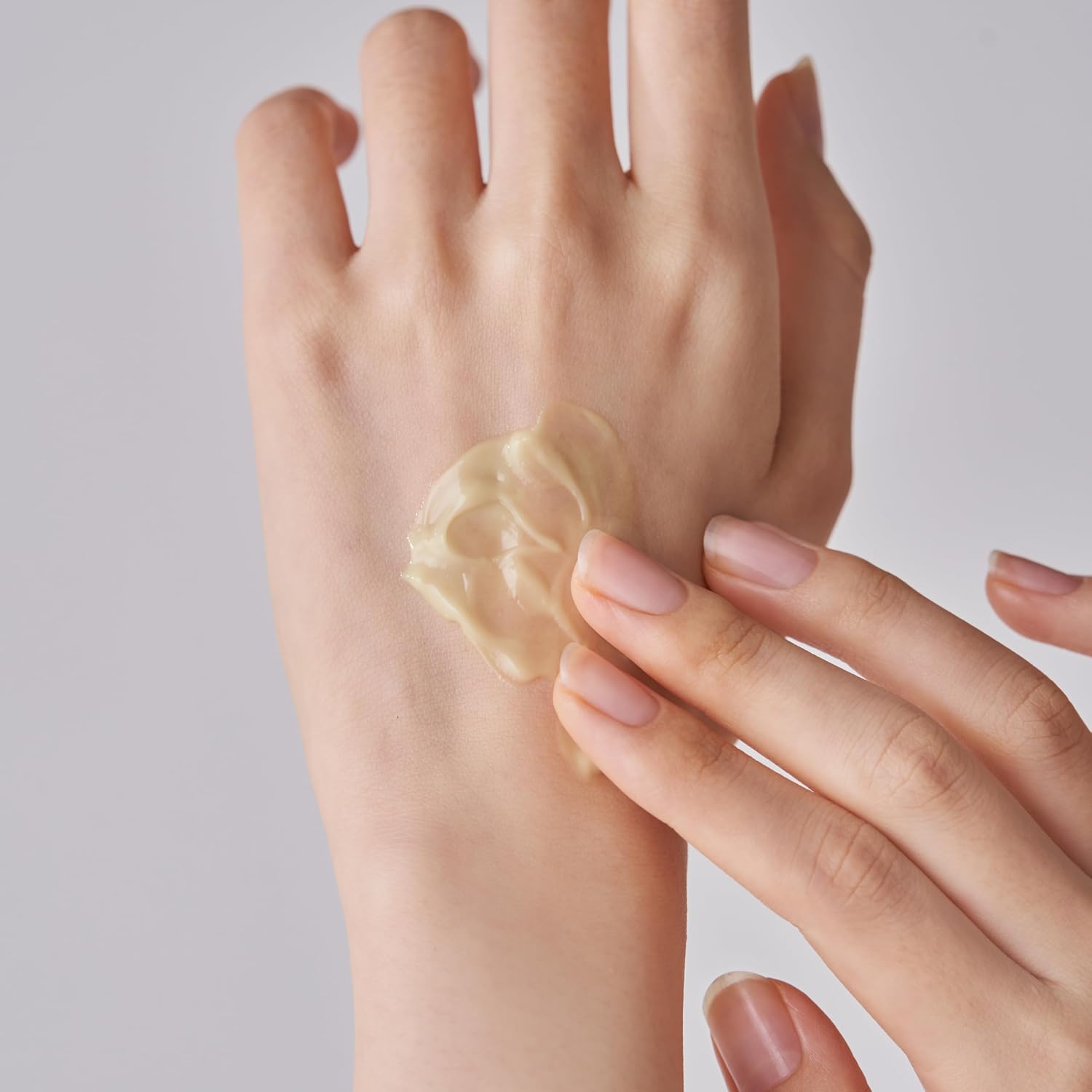 ویژگی های دور چشم رتینول بیوتی آف جوسان