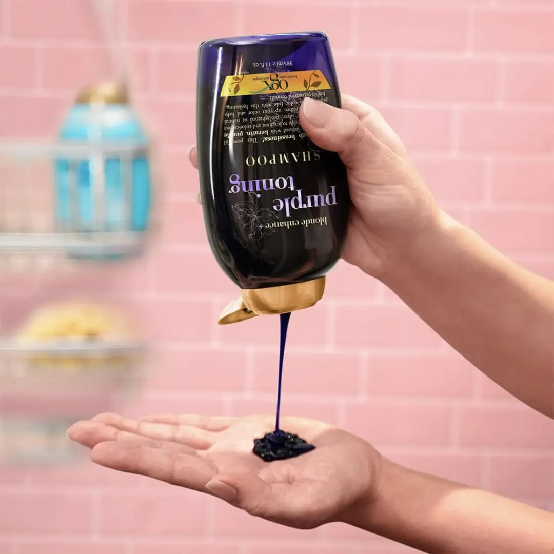 بافت بنفش رنگ شامپو او جی ایکس ضدزردی روی دست