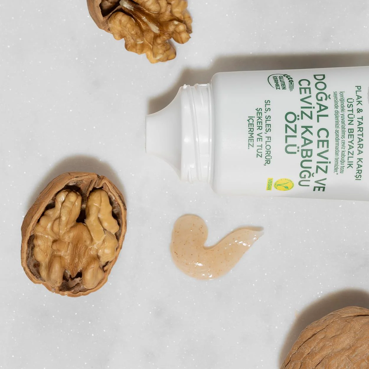 نحوه استفاده از خمیردندان ضد پلاک ایوب صبری برای تمیز کردن دندان