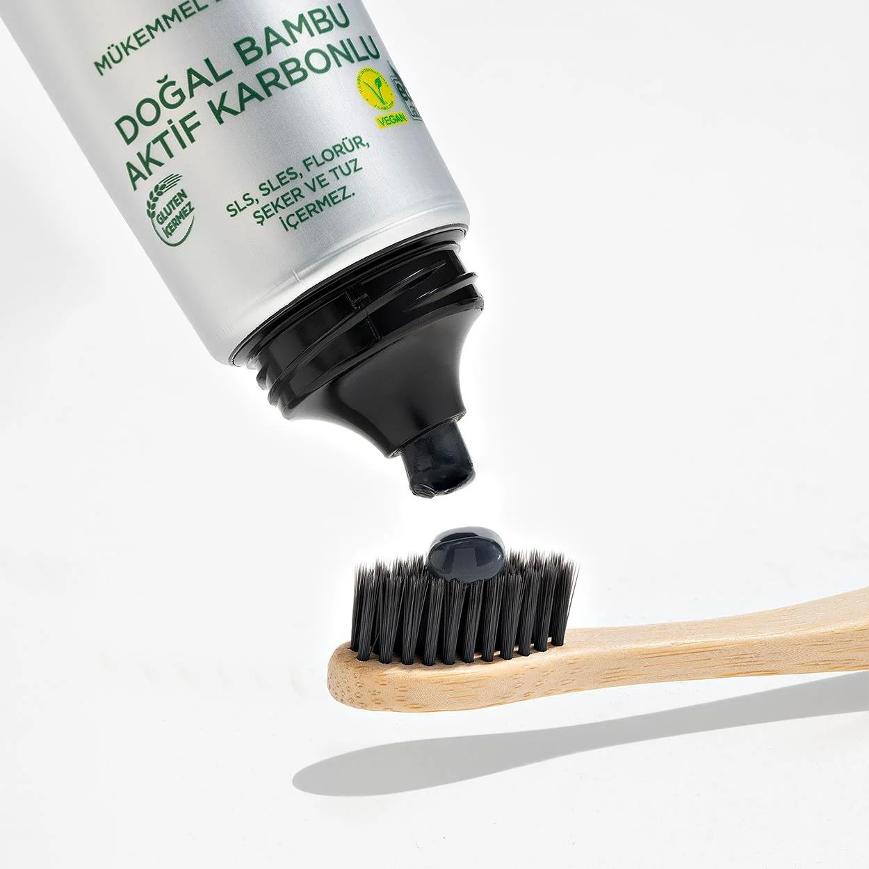 نحوه استفاده صحیح خمیردندان زغال بامبو ایوب صبری 90 میل | سفیدکننده قوی و جرم‌گیر دندان