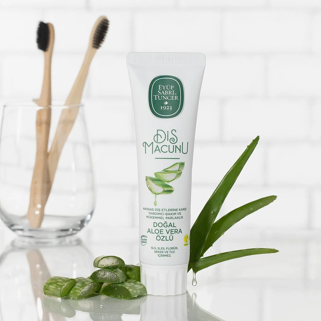 عکس خمیر دندان آلوئه‌ورا ایوب صبری