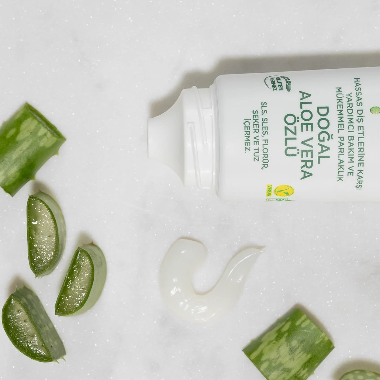 تصویر خمیر دندان گیاهی مخصوص دندان حساس